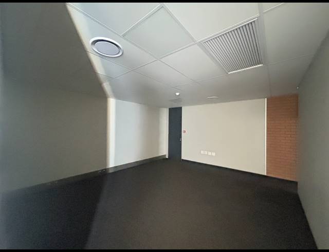 869M² WAREHOUSE TO LET IN CLAYVILLE